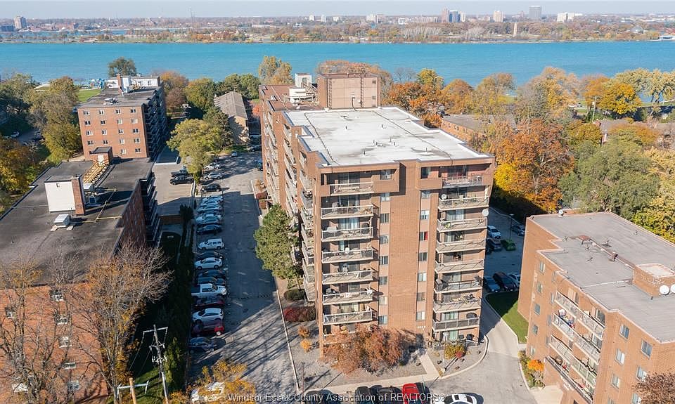 1st image of 3936 Wyandotte St E #301