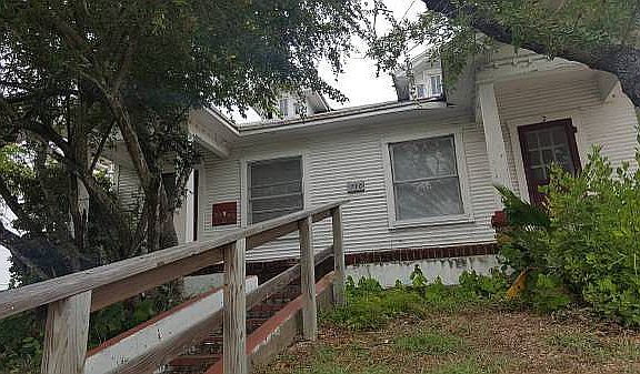 4th image of 210 S Tancahua St