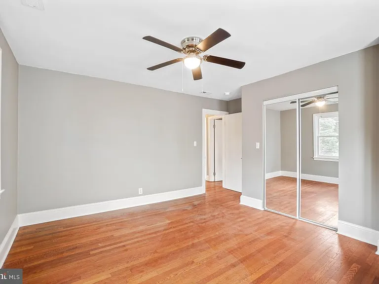 2615 Otis St NE — Photo 32
