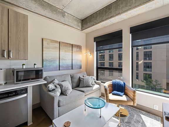 5th image of 728 3rd St N #302