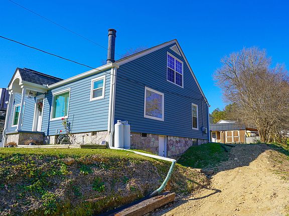 3rd image of 106 Lakeview Dr