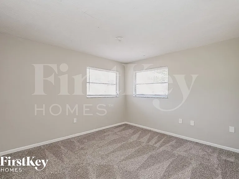 319 Scott Ct — Photo 13