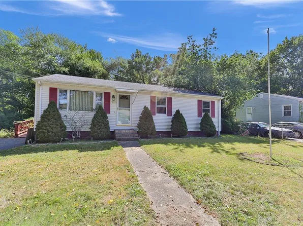 27 Douglas Cir, Smithfield, RI 02828