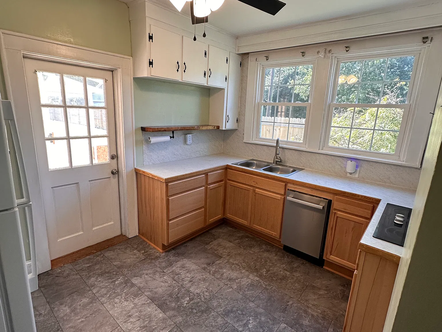 3 bed, 1.5 bath, 1596 sqft, $2,250 — Photo 3