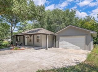 405 S Jefferson St, Raymore, MO 64083