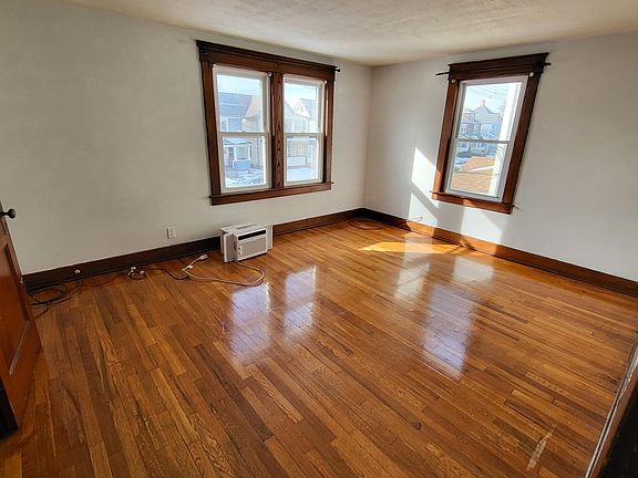 3rd image of 43 Albert St Unit B