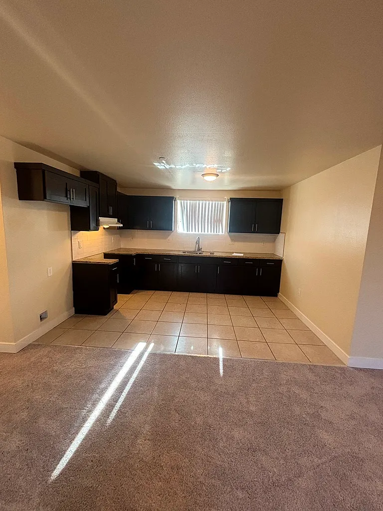 5 bed, 1757 sqft, $3,900 — Photo 4