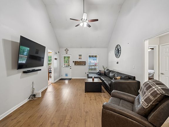 4th image of 1179 Abernathy Rd