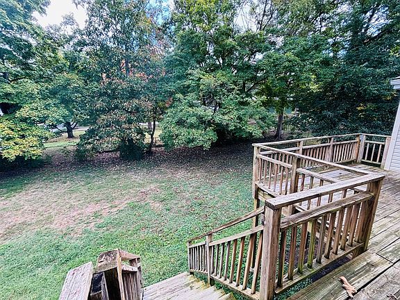 5th image of 601 Shady Acres Ct