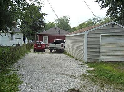 3rd image of 2929 N Lasalle St