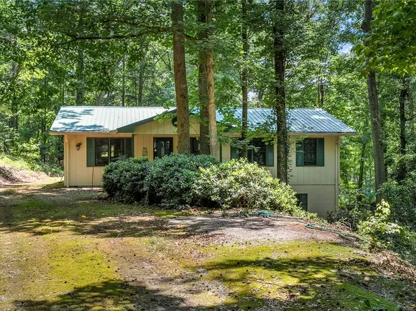 1029 White Pine Ln, Townville, SC 29689