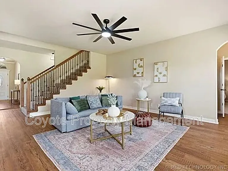 2809 N Fern Ave — Photo 4