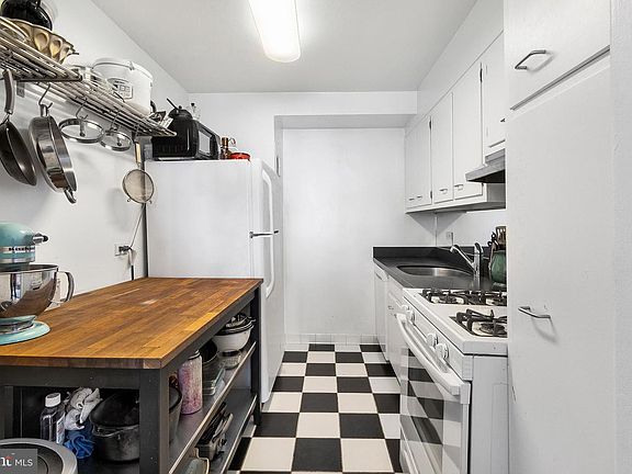 5th image of 604-36 S Washington Sq APT 2011