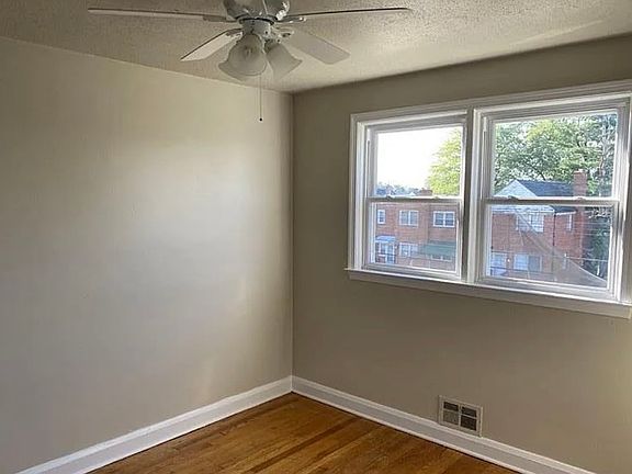 5th image of 4779 Shamrock Ave