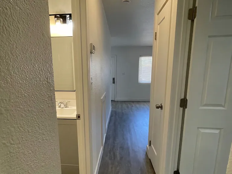 2109 N Daley St — Photo 5