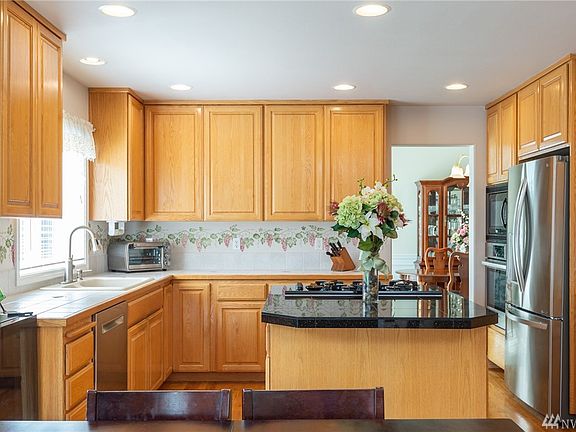 3rd image of 3801 42nd Ave NE