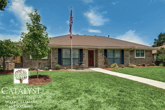 1st image of 2833 Loch Haven Dr