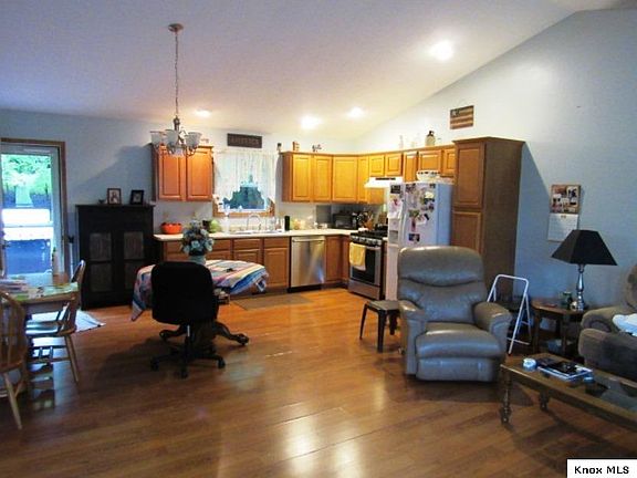 4th image of 2528 Apple Valley Dr