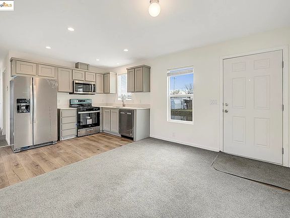 5th image of 9510 Harbor Dr #6