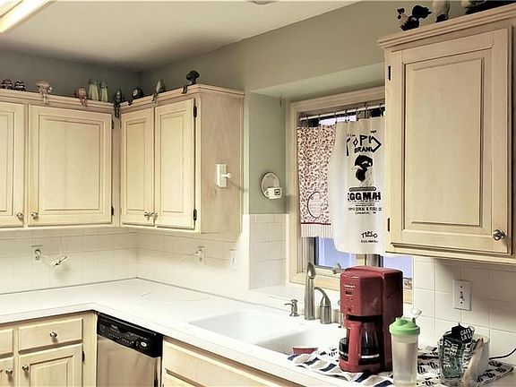 4th image of 8408 W 119th Ter