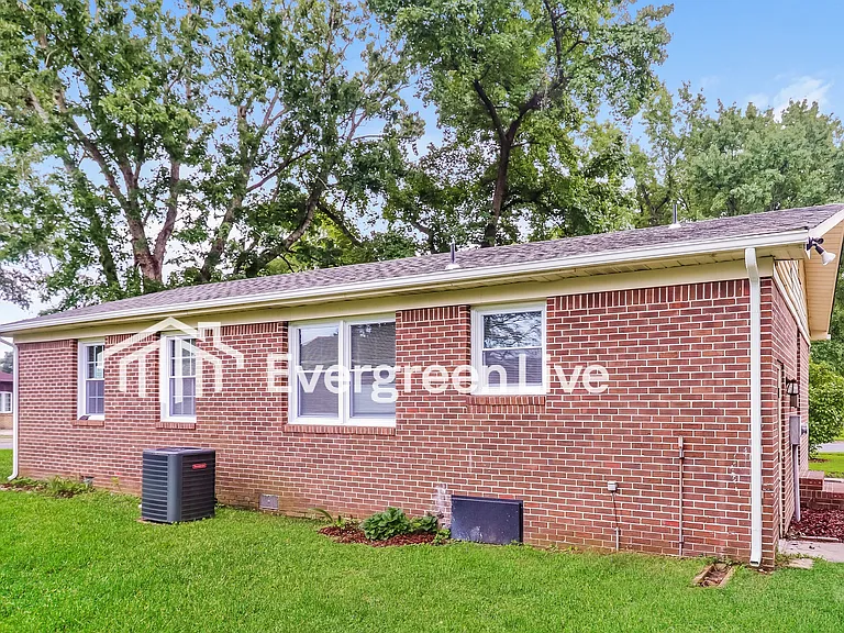 2436 Strawberry Ln — Photo 14