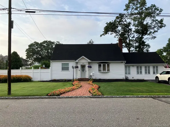 1333 13th Street, West Babylon, NY 11704