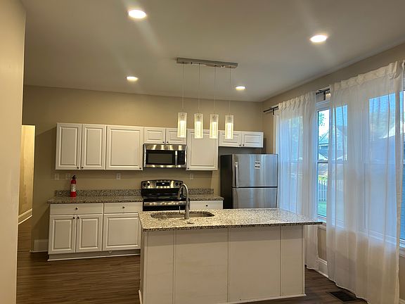 5th image of 2033 Weyer Ave APT 1