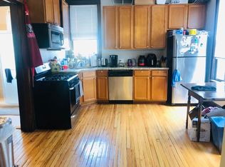 Three Bed, Three Bath Coach House on Southport in Lakeview!! Pet Friendly, Great Location!!, Chicago, IL 60657