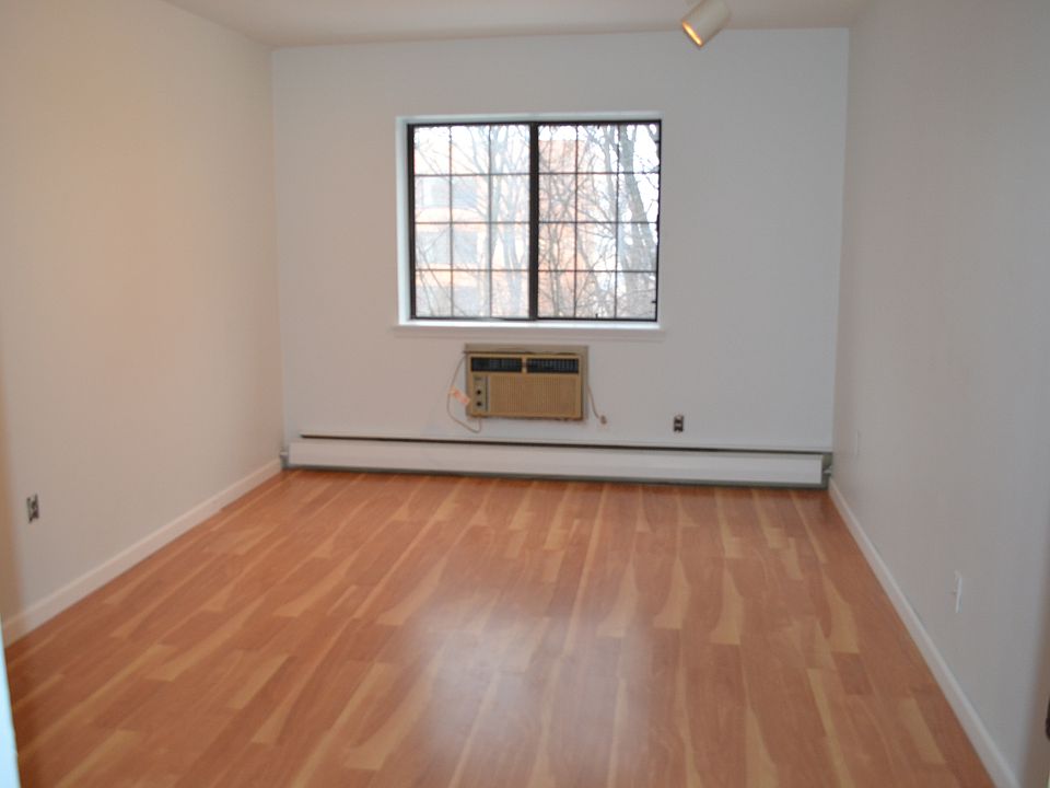 1st image of 2 Elmwood Park Dr APT 509