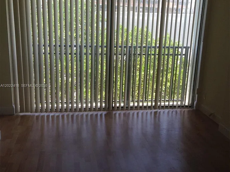 16909 N Bay Rd #520 — Photo 2