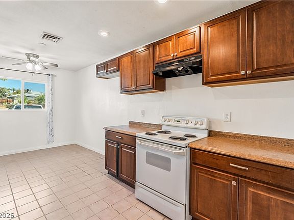 5th image of 203 Earl St