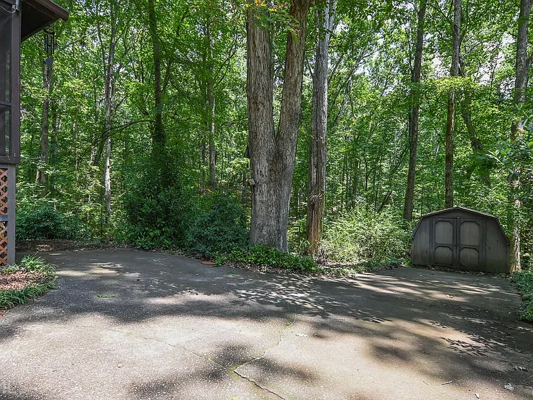 225 Snapfinger Dr — Photo 10