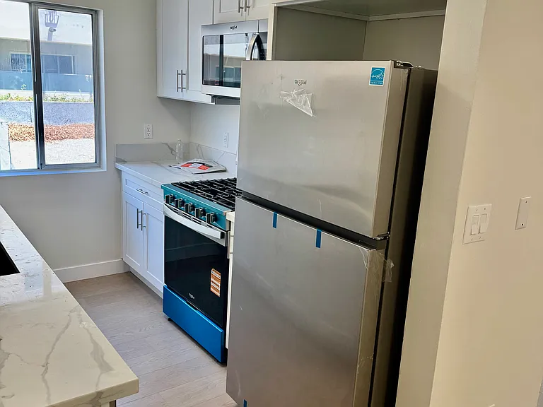 12015 Kling St #111 — Photo 9
