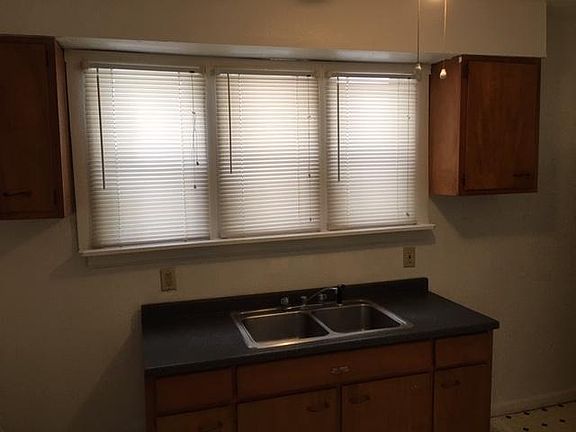 3rd image of 305 Hunt Ave