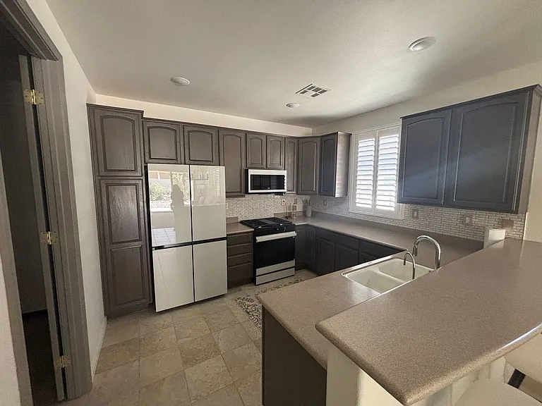 11083 Port Royale Ct — Photo 2