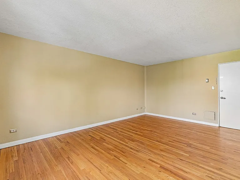 Aperture Apartments — Photo 14