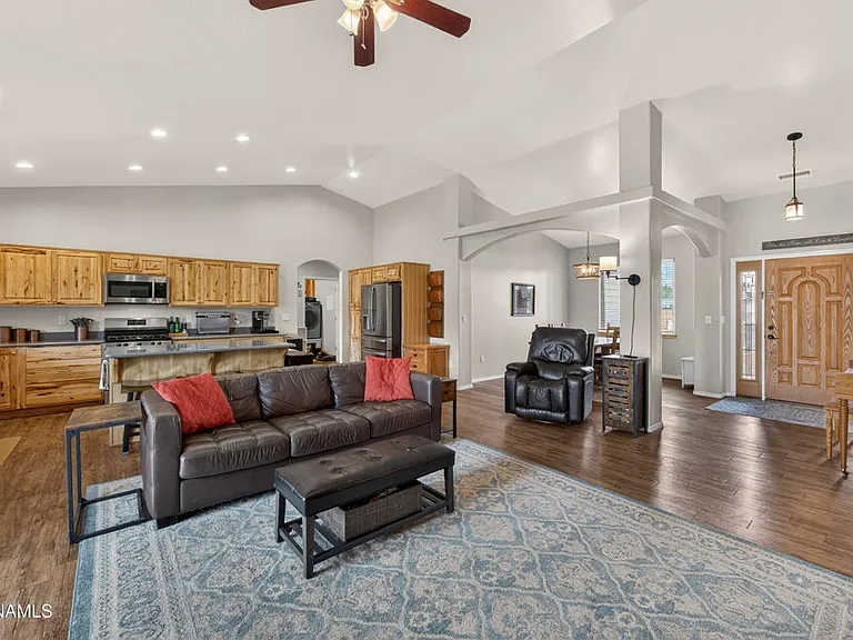 10418 Lundin Rd — Photo 4