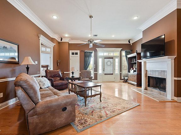 5th image of 109 Ashford Ln