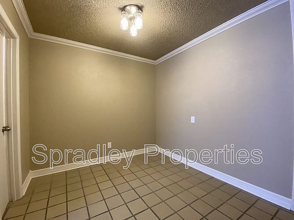 4th image of 1013 N Wall St