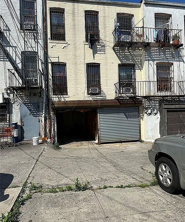 2nd image of 724 55th St