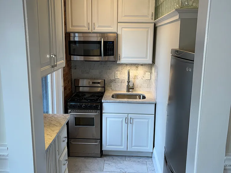 35 Bay State Rd #1R — Photo 6