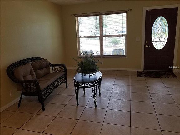 5th image of 233 Wilshire Dr