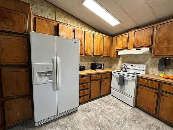 3rd image of 42725 Brenda Way