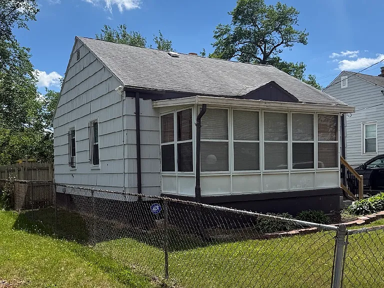 310 E Lyndon Ave — Photo 2