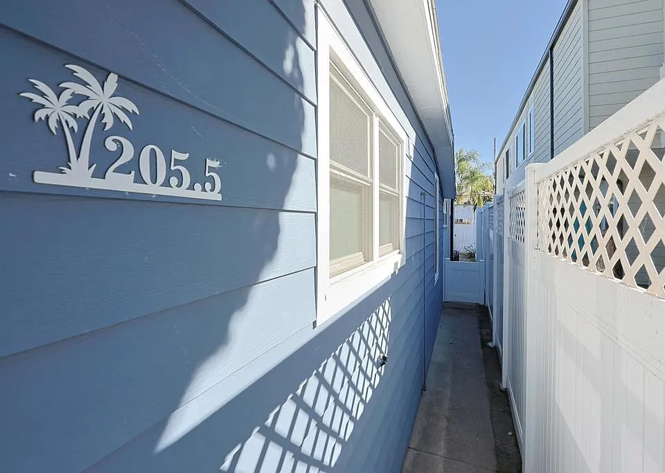 205.5 C Ave