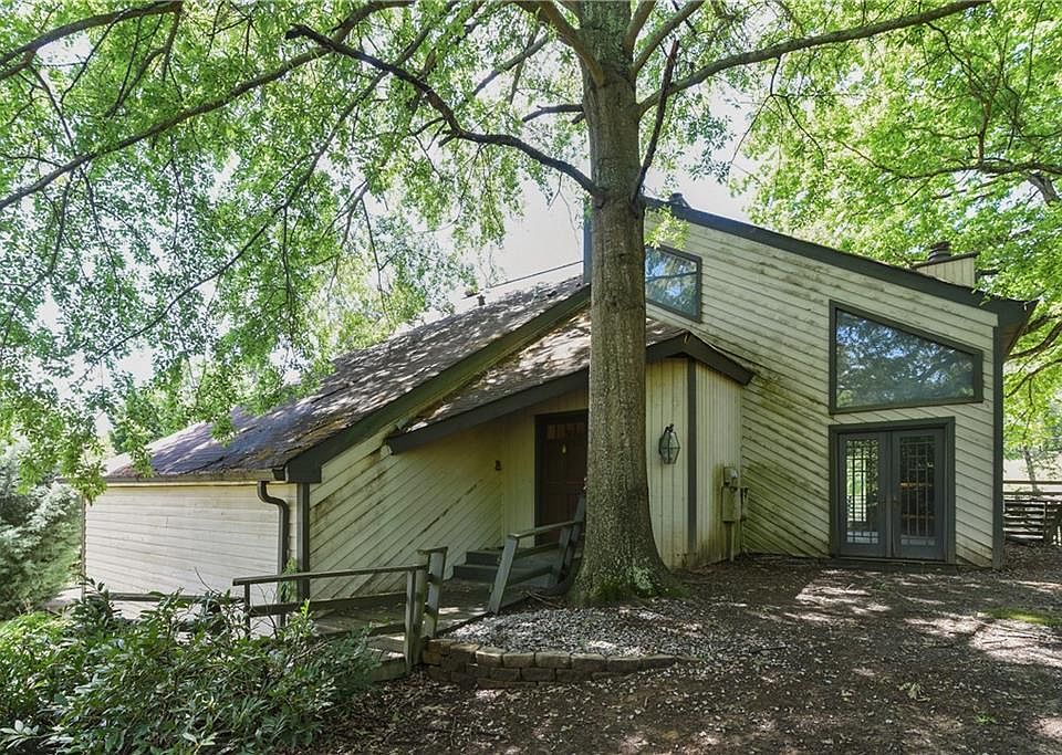 1st image of 655 River Knoll Dr SE