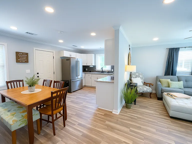 3830 Manchester Dr — Photo 12