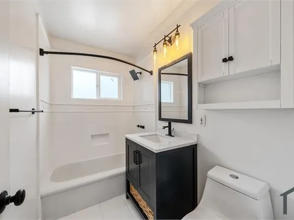 8 Whitmore Pl #4, Oakland, CA 94611