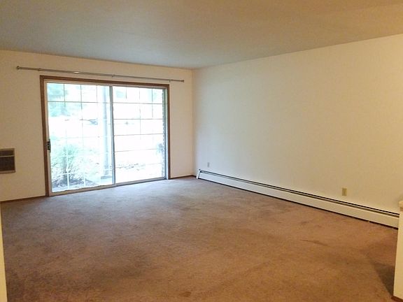 4th image of 214 Williamsburg Dr APT 2