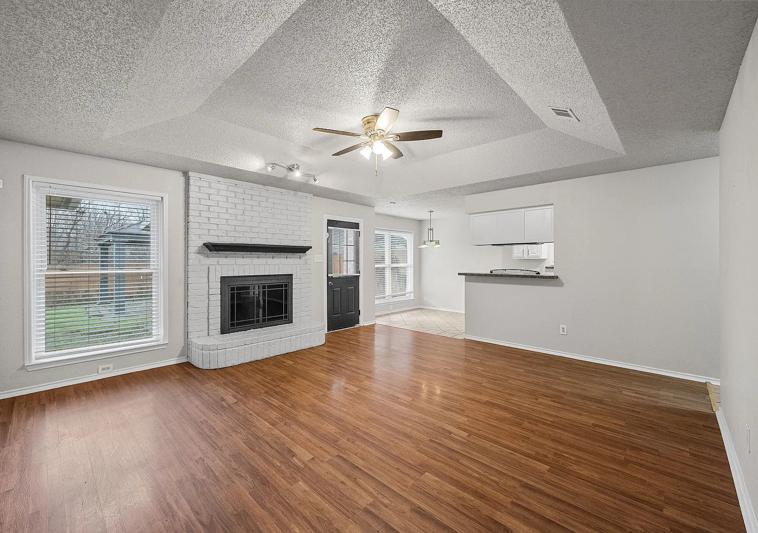 Single-family home in 76134 — Photo 3